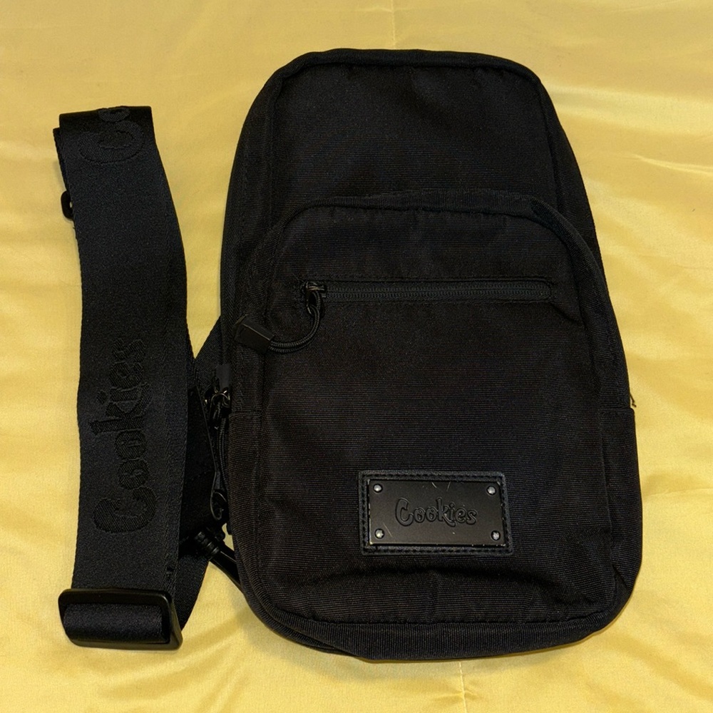 COOKIES NOIR SMELL PROOF SHOULDER BAG - All Black